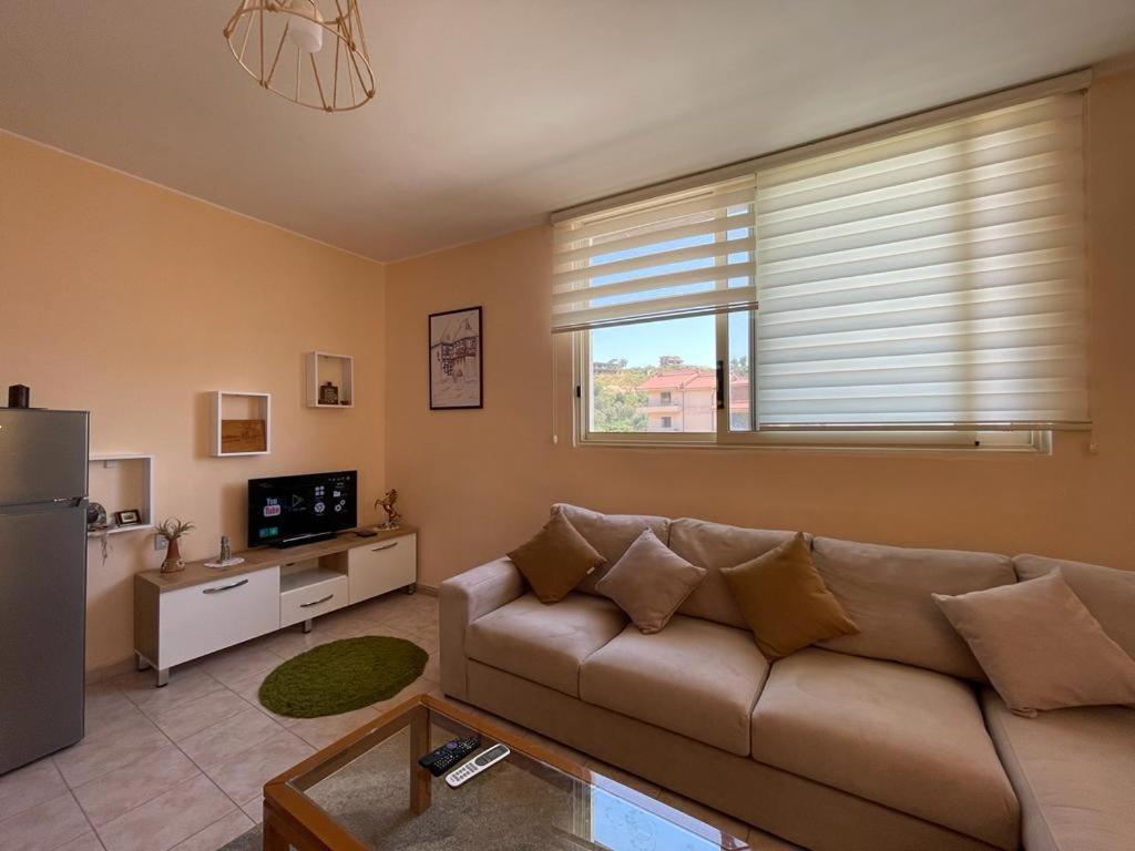 Vlorë Lisus Apartment מראה חיצוני תמונה